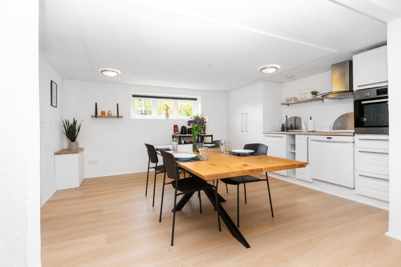 Moderne & Fuldt Udstyret Lejlighed M.Plads Til 4 Hojbjerg 外观 照片