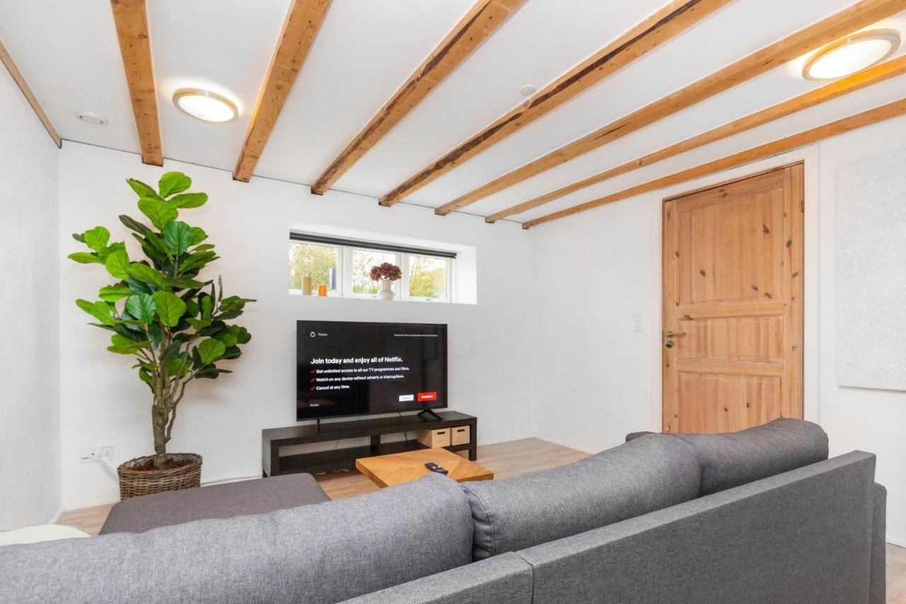 Moderne & Fuldt Udstyret Lejlighed M.Plads Til 4 Hojbjerg 外观 照片